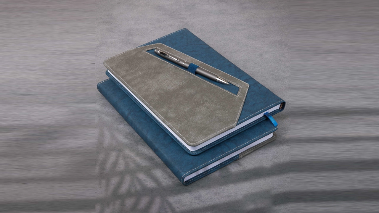 سررسید 1405 وزیری چرم دو تکه توسکا